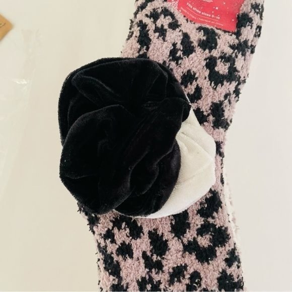 Summer and Rose Scrunchie Fuzzy Sock Duo Featuring Animal Print Pattern New - Picture 6 of 9